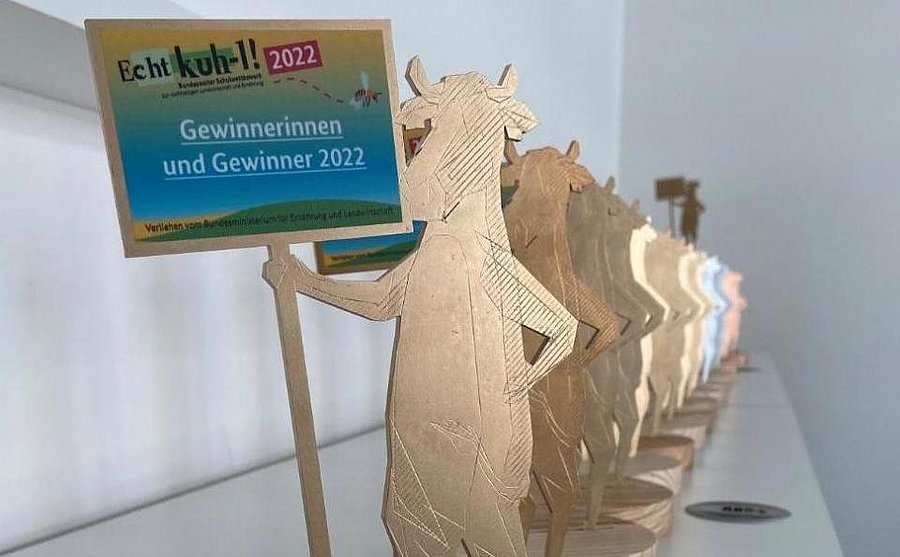 Echt-kuh-l-Trophäe für den Wettbewerb 2022