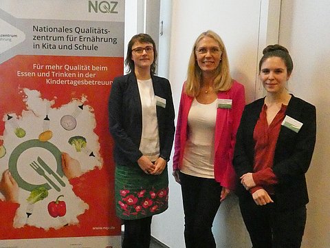 Dr. Juliane Bojahr (BMEL), Dr. Anke Oepping (NQZ) und Clara Brockmeier (BMFSFJ) beim runden Tisch Ernährung in der Kindertagesbetreuung am 21.11.2019 in Berlin